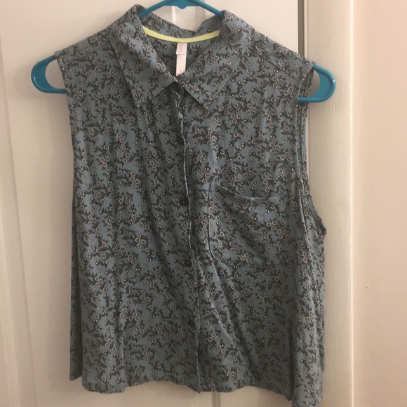 Xhilaration crop top green + white flower pattern - Picture 6 of 6